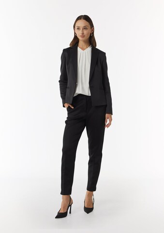 Coupe slim Pantalon à plis COMMA en noir