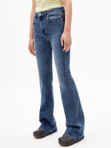 Wide Leg Jean 'ANAMAA' ARMEDANGELS en bleu : devant