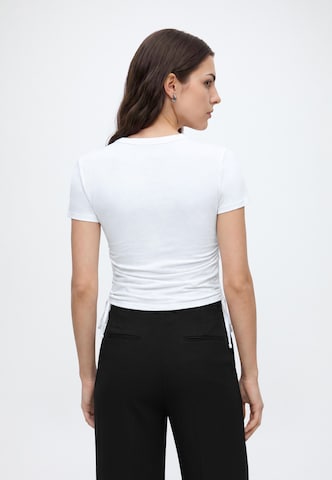 Tricou de la GAP pe alb