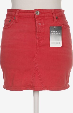 Closed Skirt in XS in Red: front