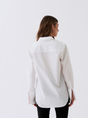 RÆRE by Lorena Rae - Blusa 'Alanis' en blanco