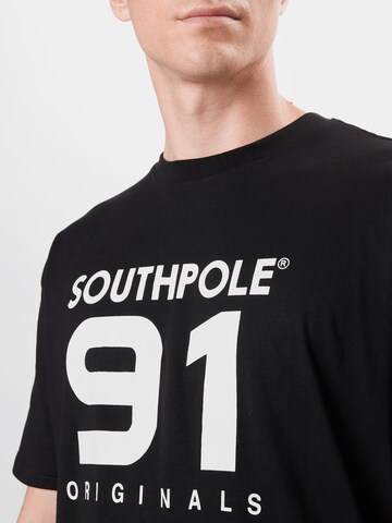 Tricou de la SOUTHPOLE pe negru