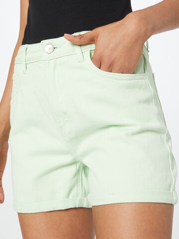 LMTD Regular Shorts 'COLIZZA' in Grün