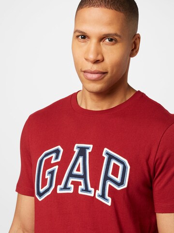 GAP Regular fit Μπλουζάκι 'BAS' σε κόκκινο