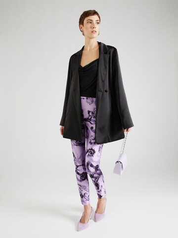 Skinny Leggings di Versace Jeans Couture in lilla
