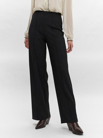 Wide Leg Pantalon à plis 'Becky' VERO MODA en noir : devant