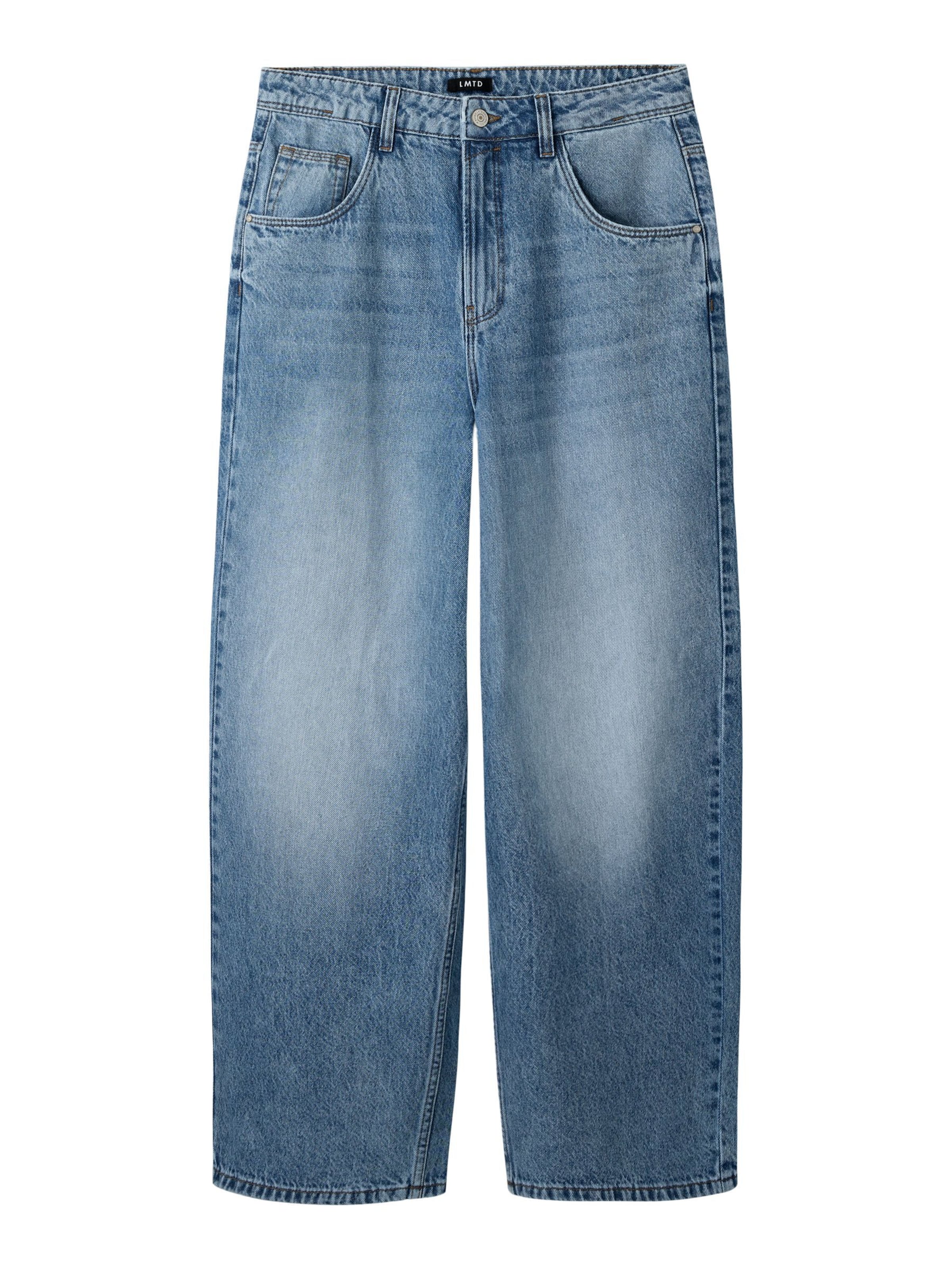 Jean LMTD en bleu : devant