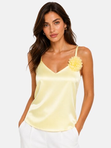 REGINA FASHION Top 'V-Neck Satin Top with 3D Flower Detail' - Žltá