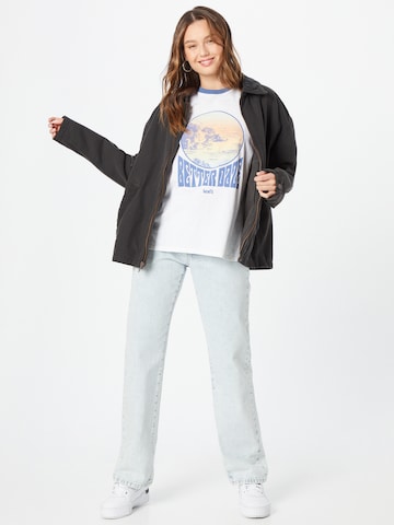 LEVI'S ® Póló 'Graphic Drapey Tee' - fehér