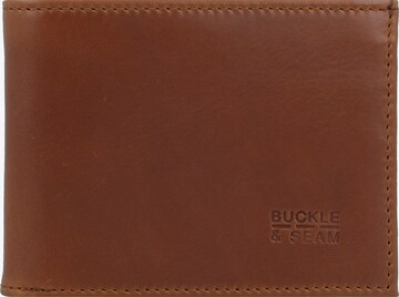 Buckle & Seam Wallet 'Bill' in Brown: front