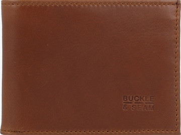 Buckle & Seam Wallet 'Bill' in Brown: front