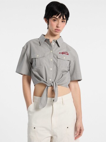 GUESS Originals Blouse in Grey: front
