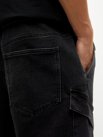 Loosefit Jeans cargo di Pull&Bear in nero