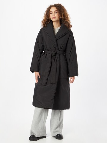 Gina Tricot Χειμερινό παλτό σε μαύρο: μπροστά