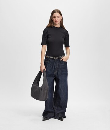 Liebeskind Berlin Shoulder bag in Black: front
