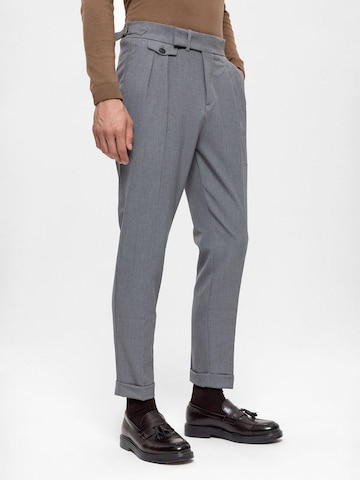 Antioch Regular Bundfaltenhose in Grau