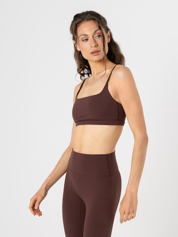 dayr - Top deportivo 'Scoop Bra' en marrón