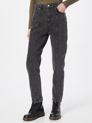 Trendyol Tapered Jeans in Black: front