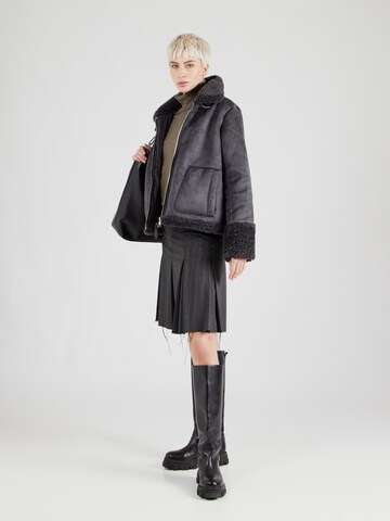 Veste mi-saison 'Elliot' NÜMPH en noir
