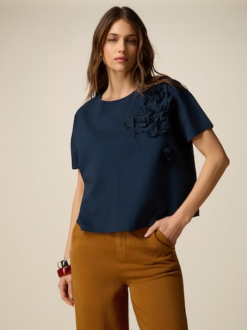 Top di oltre in blu: frontale