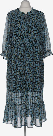 Emilia Lay Dress in 4XL in Blue: front