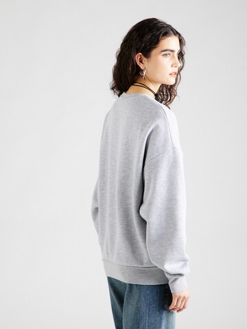 STUDIO SELECT - Sweatshirt 'Ireen' em cinzento