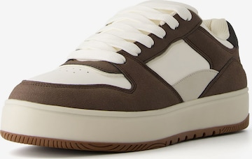 Sneaker bassa di Bershka in marrone: frontale