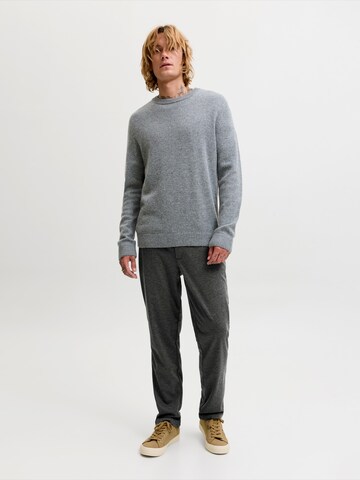 JACK & JONESregular Chino hlače 'JPSTOLLIE DEVON' - siva boja