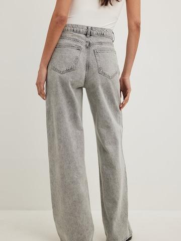 NA-KD Wide Leg Jeans in Grau