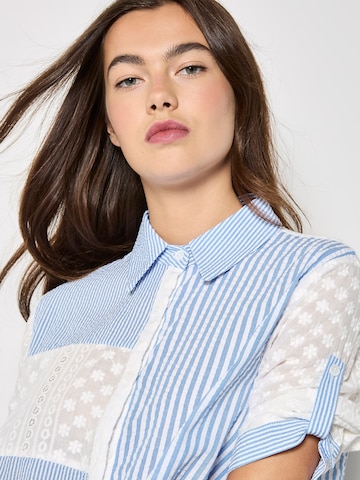 Chemisier Apricot en bleu