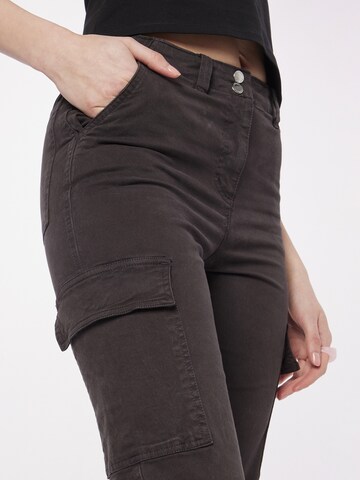 regular Pantaloni cargo 'Brenda' di WEEKDAY in grigio