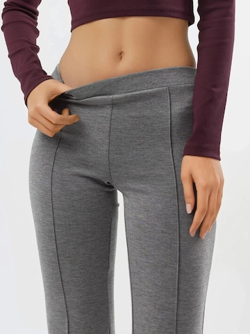 Busem - Flared Calças em cinzento