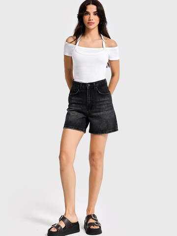 IT'S BASIC Regular Jeans 'MINI DENIM SHORT' in Zwart