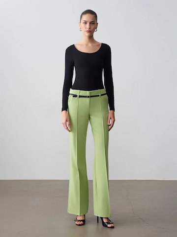 Dilvin Regular Pants in Green: front
