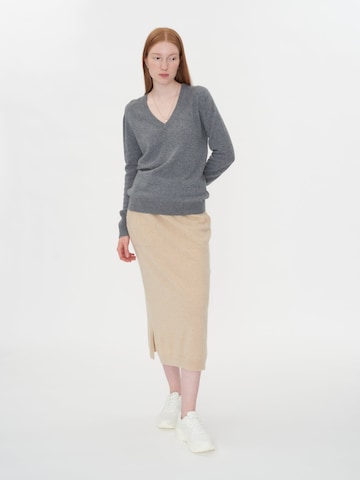 GOBI Cashmere Tröja 'Women's Essential Cashmere V-Neck Sweater' i grå: framsida