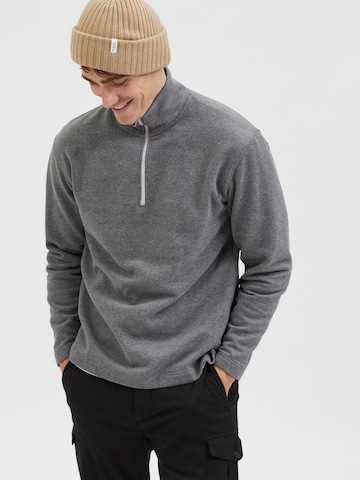 Sweat-shirt 'KEIRAN' SELECTED HOMME en gris