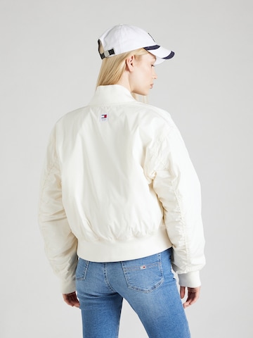 Tommy Jeans Φθινοπωρινό και ανοιξιάτικο μπουφάν 'Classics' σε λευκό