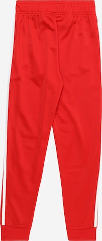 Tapered Pantaloni 'Adicolor Sst' di ADIDAS ORIGINALS in rosso