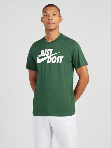 Nike Sportswear Regular fit Póló 'Swoosh' - zöld: elől