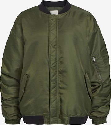 OBJECT Overgangsjakke i grøn: forside