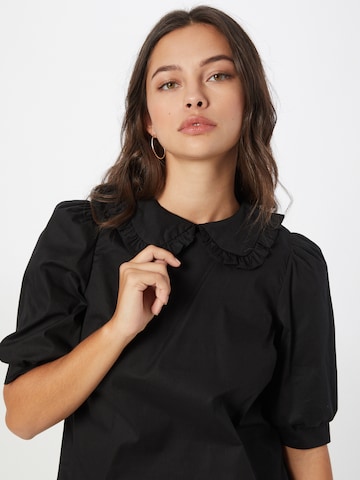 Rochie de la Lipsy pe negru