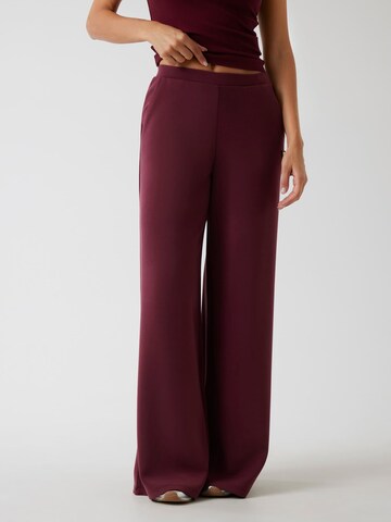 GUESS Wide leg Pants in Red: front