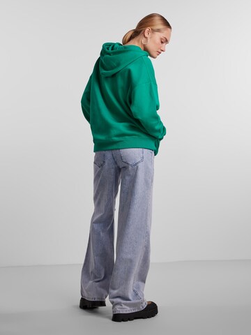 Sweat-shirt 'Chilli' PIECES en vert