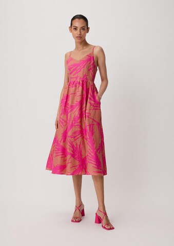 Robe d’été COMMA en marron : devant