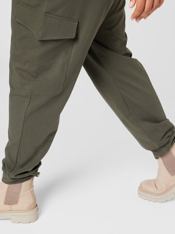 Effilé Pantalon cargo 'KC Sine' KAFFE CURVE en vert