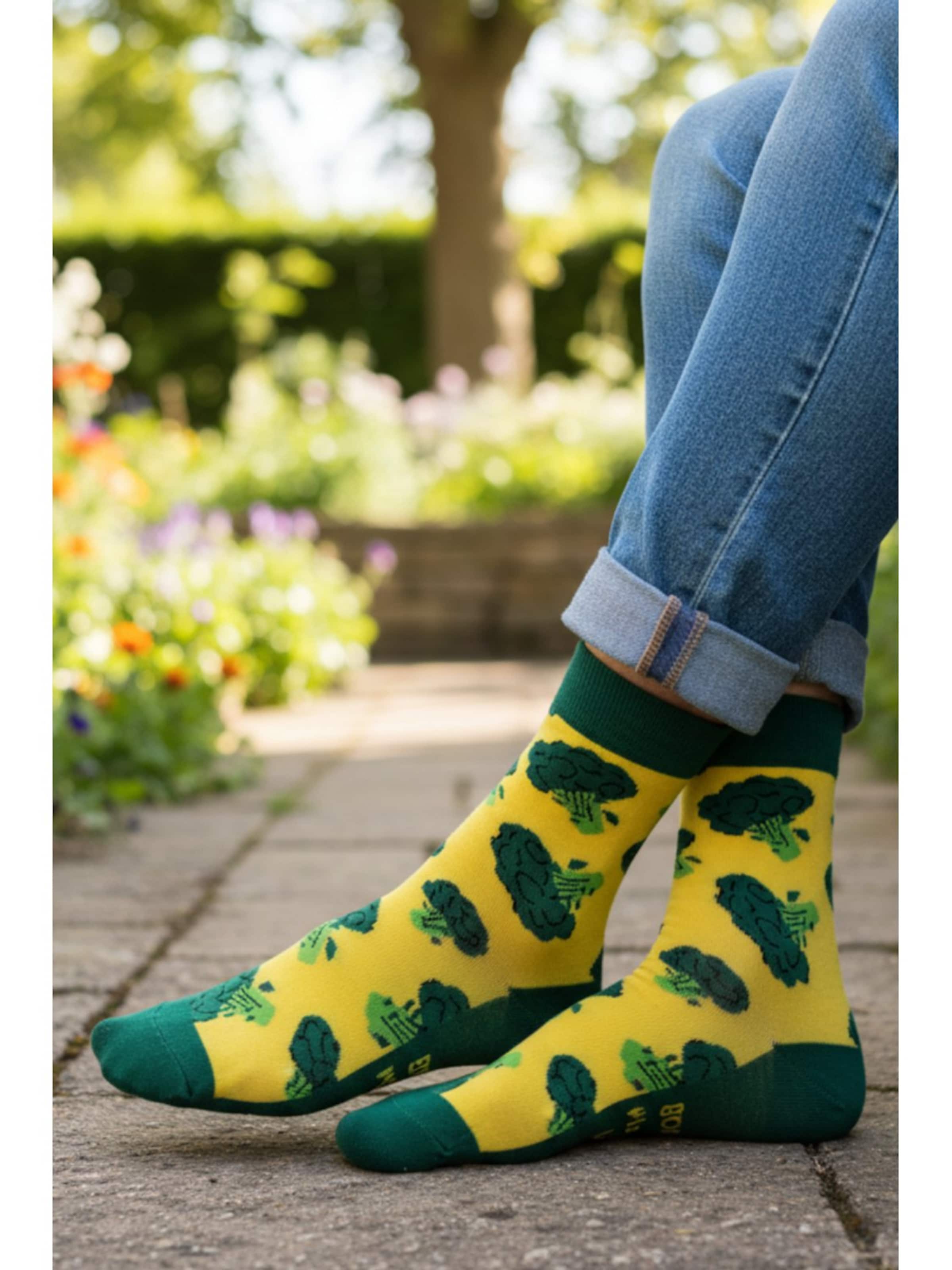 Chaussettes 'BROCCOLI cotton socks with a message' Sokisahtel en jaune