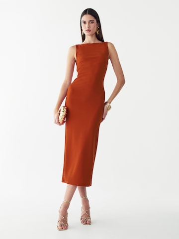 BWLDR Cocktailjurk 'SHIAN' in Bruin: voorkant