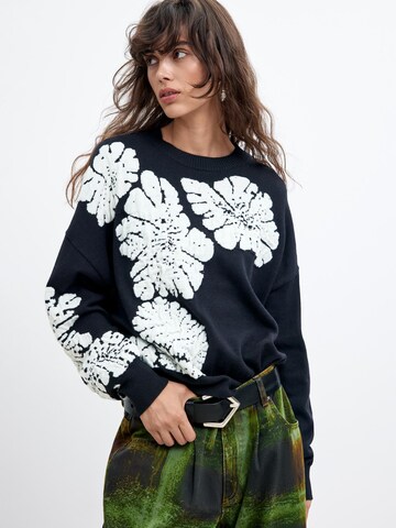 juoda Desigual Megztinis