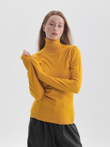 TorWeit Sweater 'Winter Layer Top' in Yellow