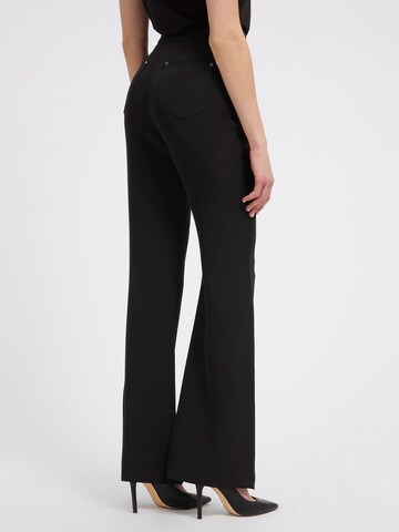 GUESS Flared Bügelfaltenhose in Schwarz